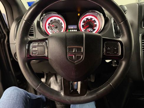 Used 2016 Dodge Grand Caravan SE image 32