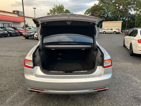 Used 2018 Lincoln Continental Premiere FWD image 9