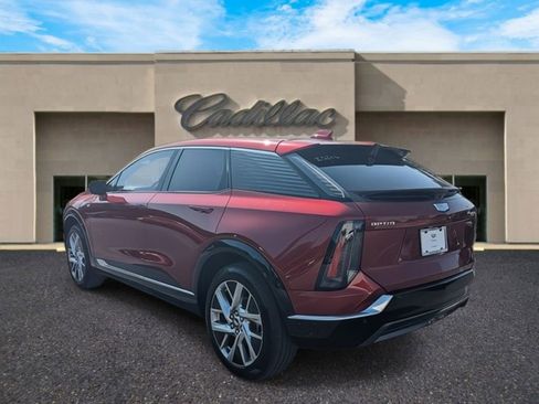 New 2025 Cadillac Optiq Luxury 2 image 6