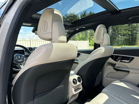 Used 2024 Mercedes-Benz GLC 300 4MATIC image 23