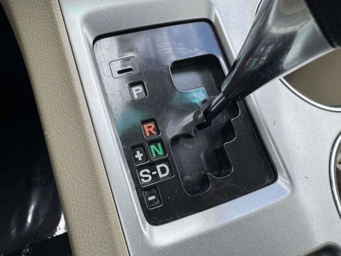 Used 2013 Toyota Highlander Plus image 32