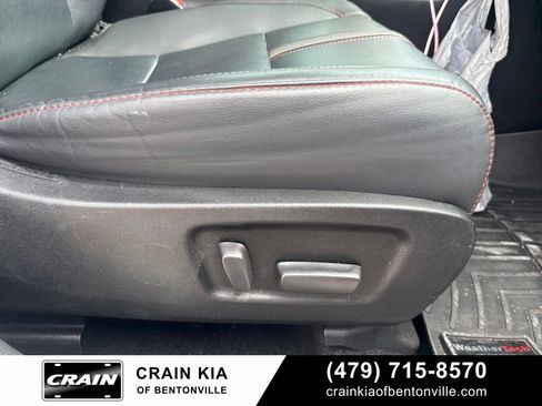 Used 2019 Toyota Highlander SE FWD image 10