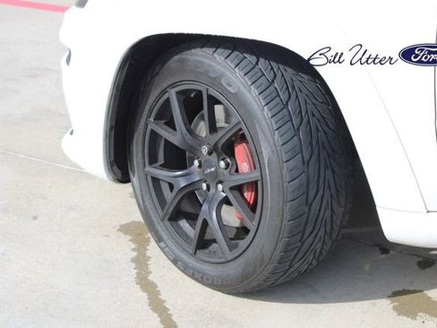 Used 2016 Jeep Grand Cherokee SRT image 9