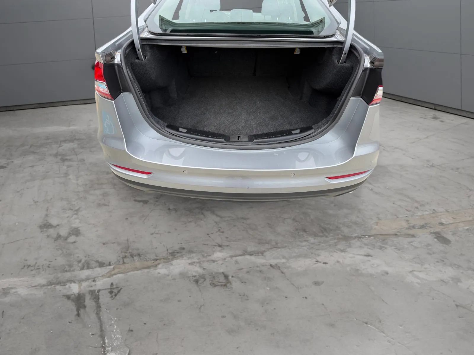 Used 2020 Ford Fusion SE FWD image 10