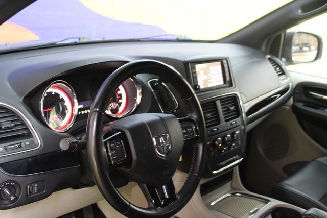 Used 2019 Dodge Grand Caravan SXT FWD image 18