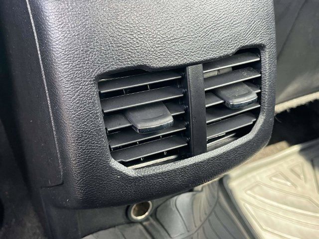 Used 2018 Ford Fusion SE w/ Equipment Group 201A FWD image 19