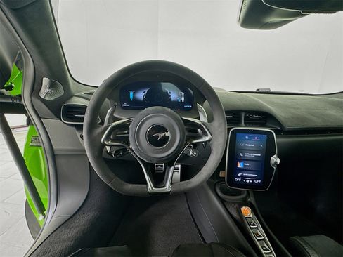 Used 2025 McLaren Artura Performance image 11