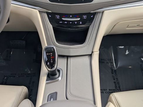 Used 2017 Cadillac XT5 Luxury w/ Driver Awareness Package image 18