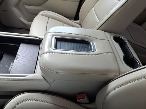 Used 2021 GMC Yukon Denali w/ Denali Premium Package image 29