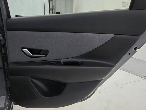 Used 2022 Hyundai Elantra Limited image 30