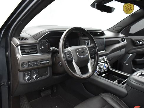 Used 2021 GMC Yukon XL Denali w/ Denali Premium Package AWD/4WD image 18