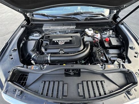 Used 2025 Cadillac XT4 Premium Luxury image 31