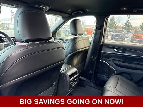 New 2025 Jeep Grand Cherokee Limited image 38