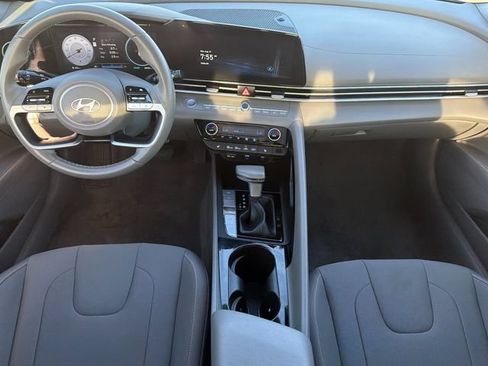 Used 2025 Hyundai Elantra SEL FWD image 9