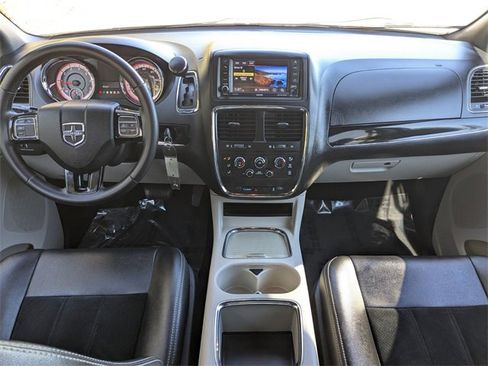 Used 2018 Dodge Grand Caravan SXT image 14