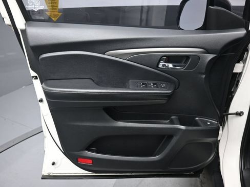 Used 2019 Honda Pilot LX image 9