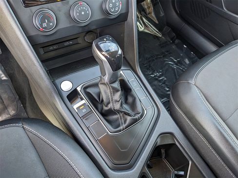 Certified 2022 Volkswagen Taos SE image 26