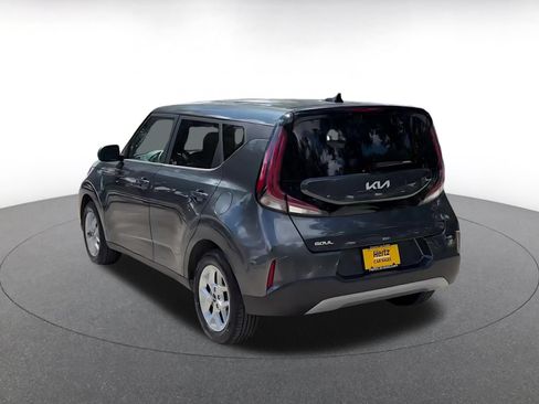 Used 2025 Kia Soul LX w/ LX Technology Package FWD image 10