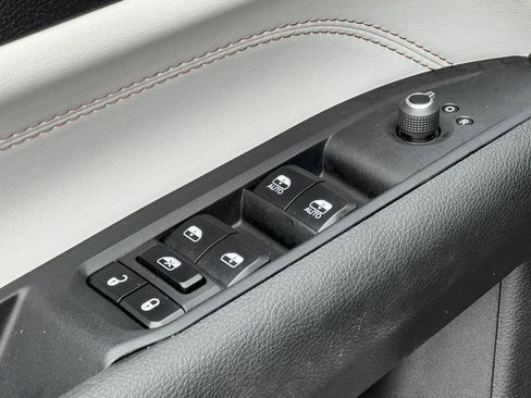 Used 2023 Jeep Compass Limited AWD/4WD image 13