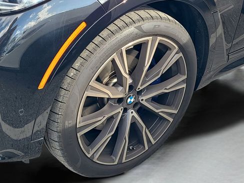 Used 2021 BMW X7 M50i w/ Dynamic Handling Package image 11