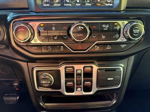 Used 2021 Jeep Gladiator Overland image 25