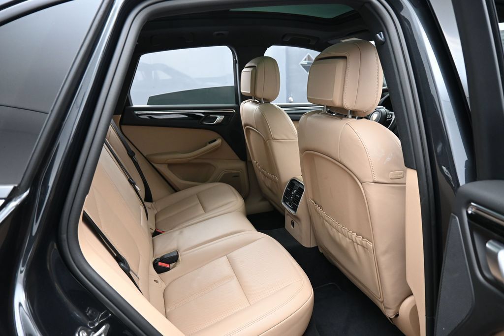 Certified 2026 Porsche Macan AWD/4WD image 28