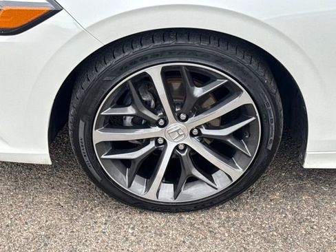 Used 2023 Honda Civic Touring image 2