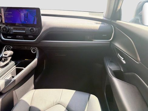 Used 2025 Toyota Grand Highlander FWD image 18