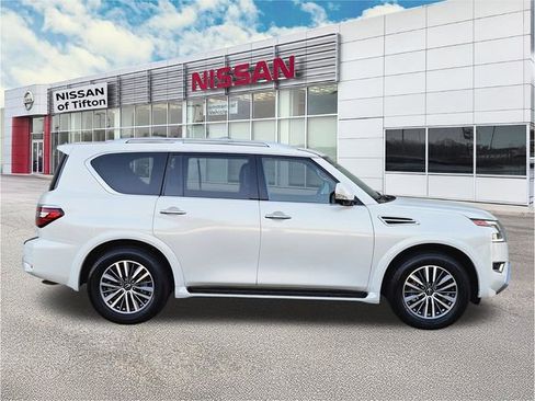 Used 2024 Nissan Armada SL w/ Captain's Chairs Package RWD image 3