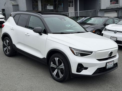 Used 2023 Volvo XC40 Recharge Plus AWD/4WD image 3