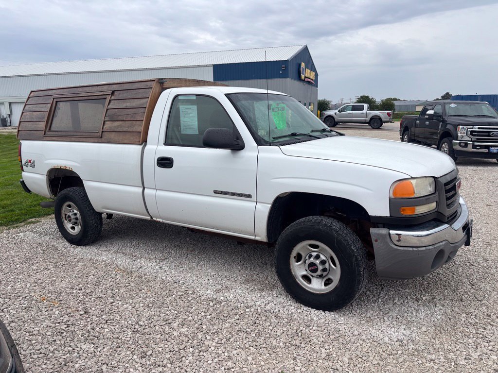 Used 2005 GMC Sierra 2500 W/T AWD/4WD image 2