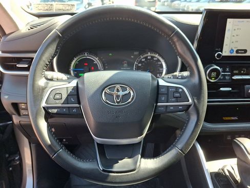 Used 2023 Toyota Highlander XLE FWD image 21