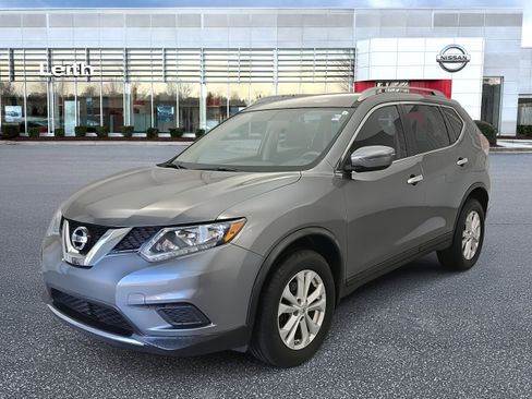 Used 2016 Nissan Rogue SV image 1
