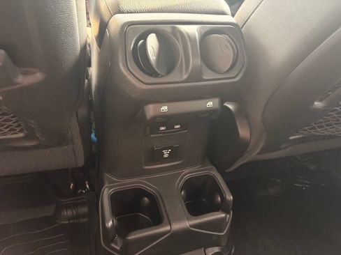 Used 2022 Jeep Wrangler Unlimited Rubicon w/ Dual Top Group AWD/4WD image 27