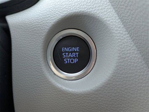 Used 2022 Toyota Corolla Cross LE image 23