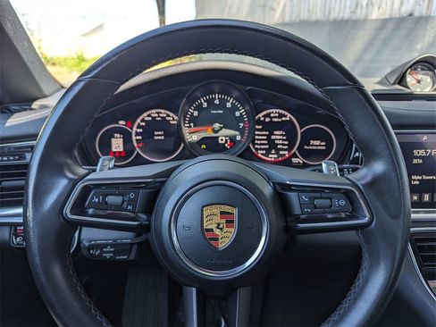 Used 2021 Porsche Panamera image 22
