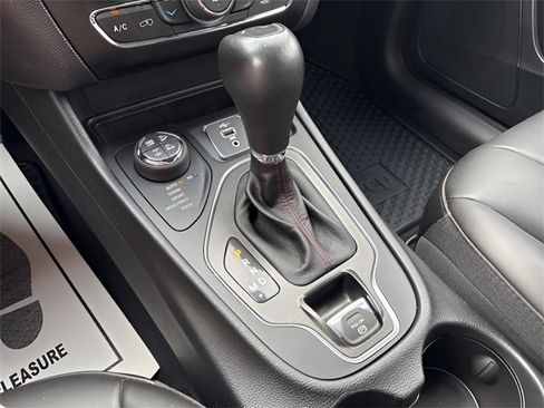 Used 2022 Jeep Cherokee Trailhawk w/ Trailer Tow Group image 15