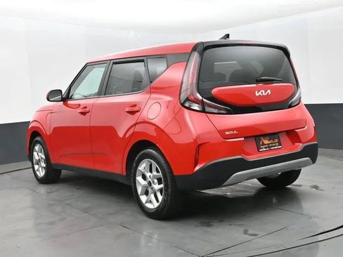 Used 2023 Kia Soul LX w/ Option Group 015 FWD image 9