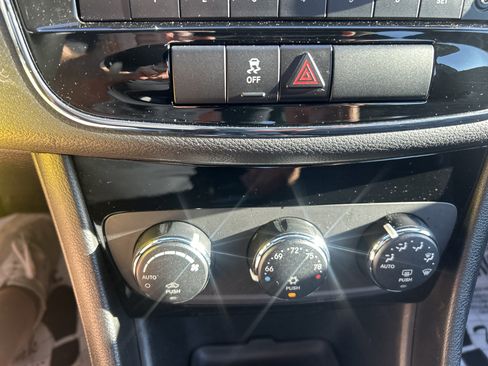 Used 2013 Chrysler 200 Touring FWD image 24