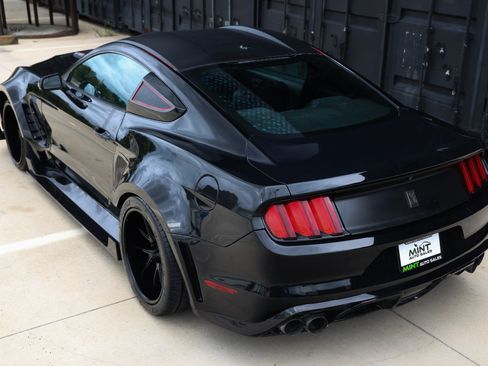 Used 2016 Ford Mustang Shelby GT350 w/ Technology Package RWD image 8
