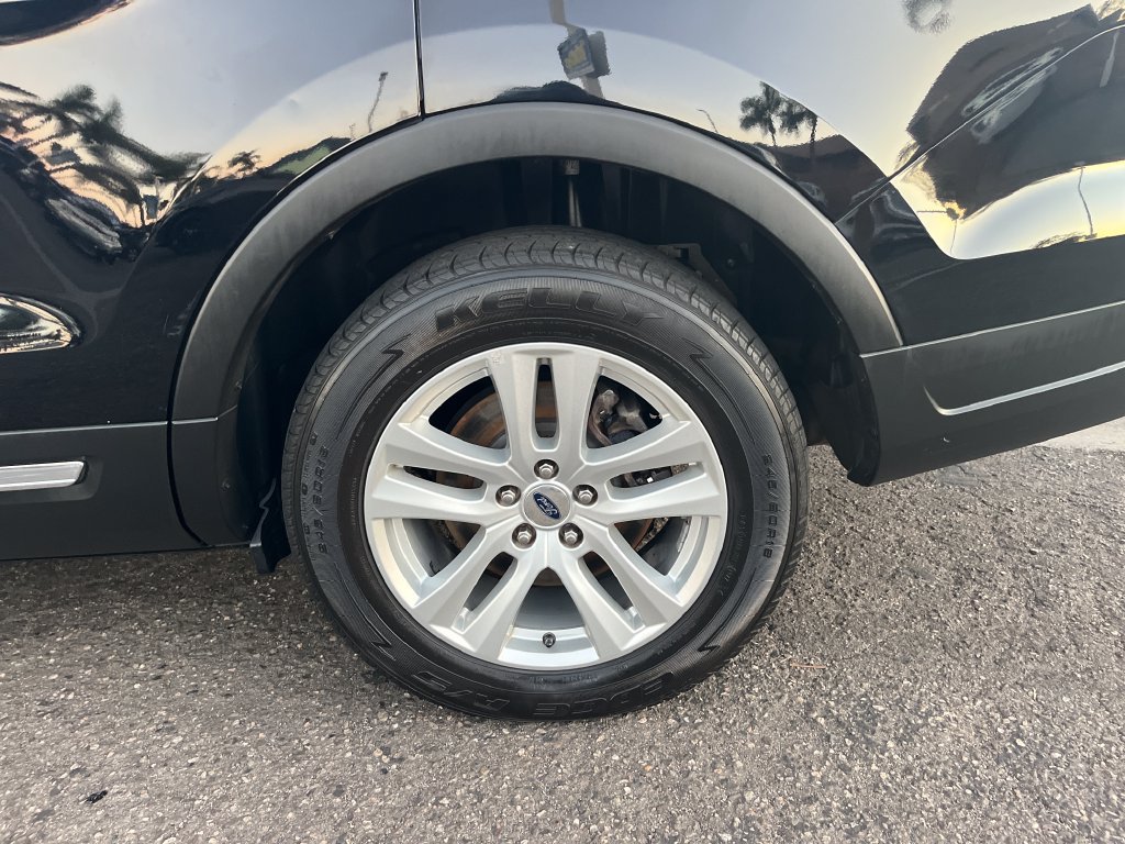 Used 2018 Ford Explorer XLT w/ Equipment Group 202A AWD/4WD image 45