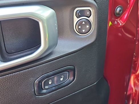 Used 2021 Jeep Wrangler Unlimited Sahara AWD/4WD image 21