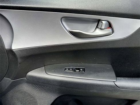 Used 2022 Kia Forte LXS w/ LXS Technology Package FWD image 29