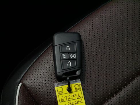 Certified 2024 Volkswagen Tiguan SEL R-Line w/ MDO Package, Two-Row AWD/4WD image 34