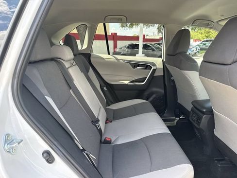 Used 2025 Toyota RAV4 XLE FWD image 31