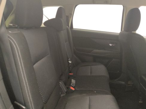 Used 2018 Mitsubishi Outlander ES image 19