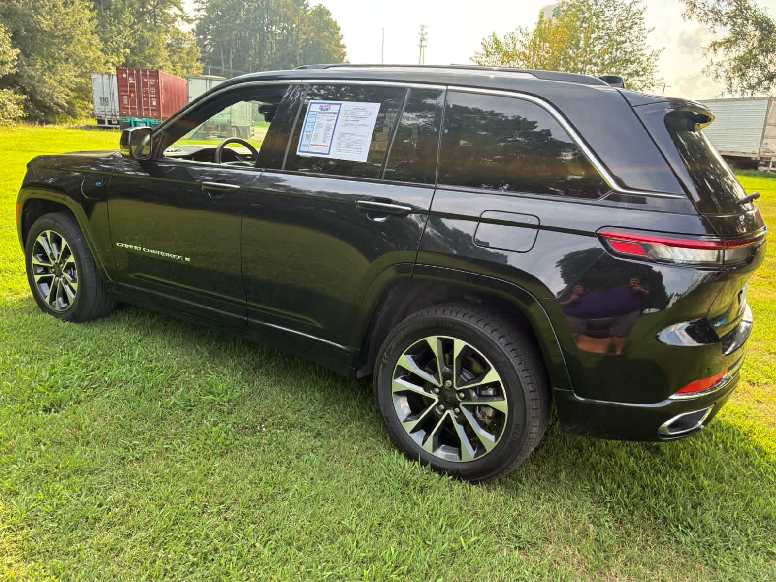 Used 2023 Jeep Grand Cherokee Overland w/ Luxury Tech Group IV AWD/4WD image 16