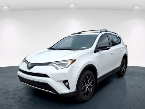 Used 2017 Toyota RAV4 SE AWD/4WD image 4