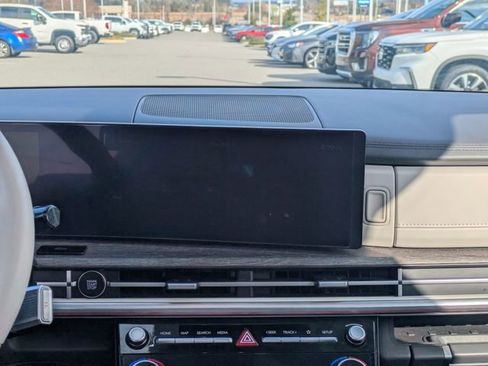 Used 2025 Hyundai Santa Fe Limited image 22