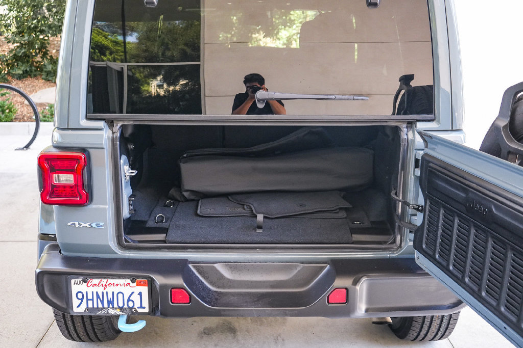Used 2024 Jeep Wrangler Unlimited Sahara AWD/4WD image 23